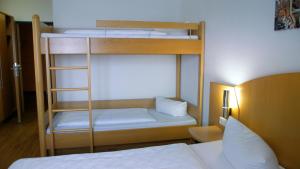 Postel nebo postele na pokoji v ubytování Hotel SunParc - SHUTTLE zum Europa-Park Rust 4km & Rulantica 2km