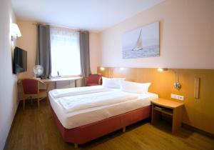 Postel nebo postele na pokoji v ubytování Hotel SunParc - SHUTTLE zum Europa-Park Rust 4km & Rulantica 2km