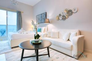 Posezení v ubytování Serene Studio in Elite Residences 4 Sports City by Deluxe Holiday Homes