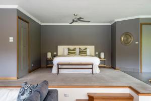 Llit o llits en una habitació de Cedars Mount View (Adults Only)