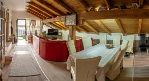 a dining room with a table and chairs at Cabana Rustic in Borşa