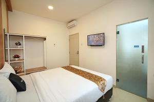 Katil atau katil-katil dalam bilik di Ngampilan Residence Yogyakarta Mitra RedDoorz