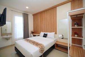 Katil atau katil-katil dalam bilik di Ngampilan Residence Yogyakarta Mitra RedDoorz