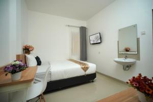 Katil atau katil-katil dalam bilik di Ngampilan Residence Yogyakarta Mitra RedDoorz
