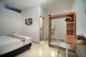 Katil atau katil-katil dalam bilik di Ngampilan Residence Yogyakarta Mitra RedDoorz