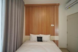 Katil atau katil-katil dalam bilik di Ngampilan Residence Yogyakarta Mitra RedDoorz