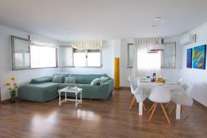 A seating area at Frentemar 2 Deluxe Még 22 kép