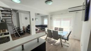 Posedenie v ubytovaní Apartment Palada + 14 fotografií