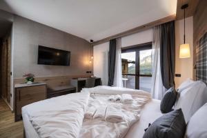 Postel nebo postele na pokoji v ubytování Ariston Lake View Hotel
