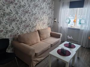 Posezení v ubytování Voxnabruks Kanot & Camping