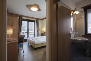 Postel nebo postele na pokoji v ubytování Ariston Lake View Hotel