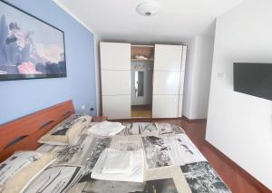 TV a/nebo společenská místnost v ubytování Living Rencio: vicino al Centro di Bolzano