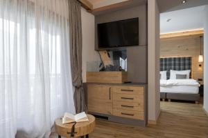 Postel nebo postele na pokoji v ubytování Ariston Lake View Hotel