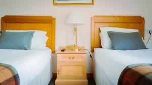Postel nebo postele na pokoji v ubytování West End Hotel
