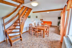 Posezení v ubytování Aparthotel Teddy Kvilda