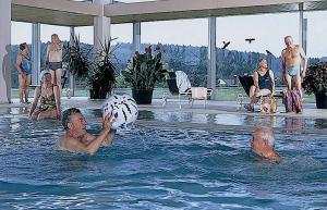 a group of people playing in a swimming pool at Seniorenresidenz Parkwohnstift Bad Kissingen in Bad Kissingen