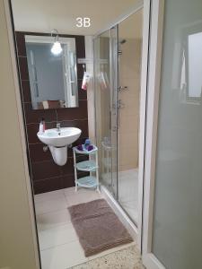 a bathroom with a shower and a sink at Seabreeze Holiday Guestrooms in St Paul's Bay +64 photos