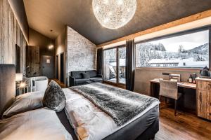 Postel nebo postele na pokoji v ubytování ALMMONTE SENSUM SUITES Boutique Hotel