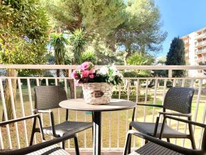 A balcony or terrace at Apartamentos Zaragoza