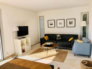 a living room with a couch and a table at Calanque in Cassis