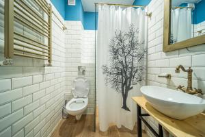 Bilik mandi di Raimond Palace Hotel
