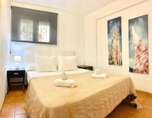 A bed or beds in a room at Apartamentos Zaragoza