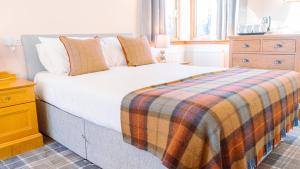 Postel nebo postele na pokoji v ubytování West End Hotel