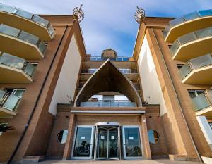 O edifício em que o hotel se localiza