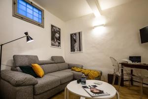 A television and/or entertainment centre at Acacia Firenze - Girasole