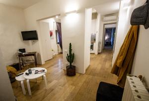 Televízia a/alebo spoločenská miestnosť v ubytovaní Acacia Firenze - Girasole