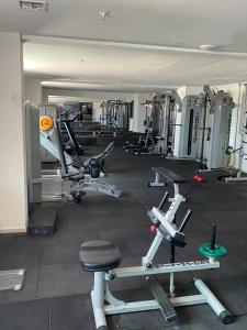 Fitness centrum a/nebo fitness zařízení v ubytování Apartamento 2 quartos West Flat