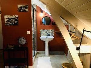 Ένα μπάνιο στο Maison Chiche 4 chambres indépendantes salon cuisine commune