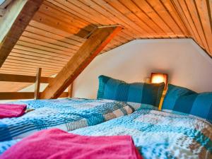 a bedroom with two beds in a attic at Ferienhaus Bodden in Neuendorf
