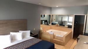 Postel nebo postele na pokoji v ubytování Palace Inn - Baytown I-10