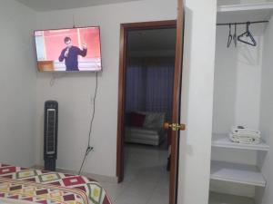 Televiisor ja/või meelelahutuskeskus majutusasutuses Apartamento oasis del norte