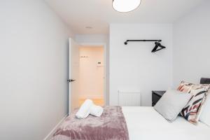 Watford Cassio Luxury - Modernview Serviced Accommodation 객실 침대