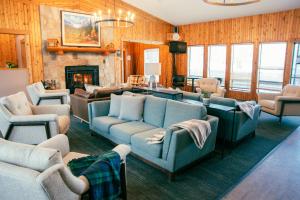 Miette Mountain Cabins的休息区