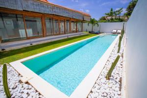 a swimming pool in the backyard of a house at Villa Ale Bingin in Uluwatu