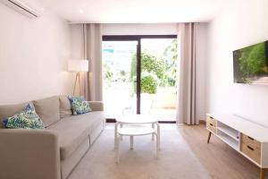 a living room with a couch and a table at Caprichoso apartamento en el corazon de Puerto Banus in Marbella