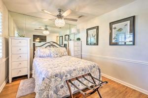 Postel nebo postele na pokoji v ubytování Beachfront Condo with Pool Access in Hilton Head! + 28 fotografií