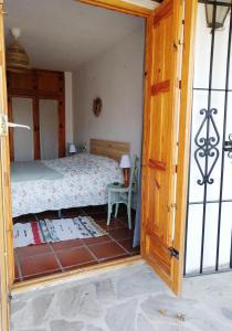 a bedroom with a bed in a room at Casa La Pizarra in Bubión