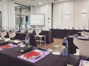 Zaplecze biznesowe lub konferencyjne w obiekcie Hotel Las Provincias