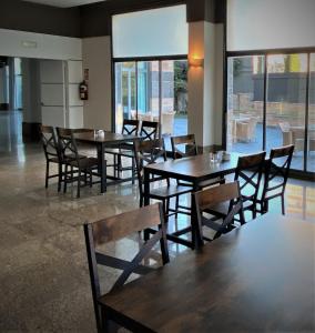 Restauracja lub miejsce do jedzenia w obiekcie Hotel Las Provincias
