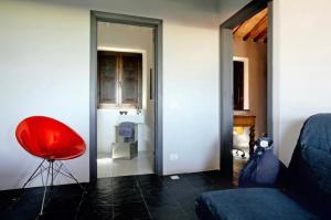 A seating area at Villa Mozzafiato con Jacuzzi o Camino Toscana Montepulciano