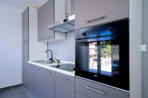Кухня или мини-кухня в Villa M&M - ZF Hvar

