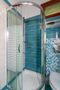 Ένα μπάνιο στο pension holidays studios