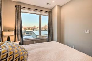 Postel nebo postele na pokoji v ubytování Denver Tennyson Townhouse with Rooftop Deck