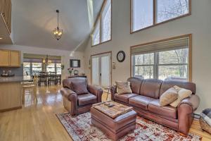 Albrightsville Home with Huge Deck, Pool Access