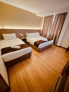 Ένα ή περισσότερα κρεβάτια σε δωμάτιο στο LABUAN JATI HOTEL