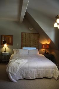 a bedroom with a large white bed and two lamps at Sunnyside East End in Telluride